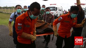 Kapal Nelayan Temukan Satu Jenazah QZ8501