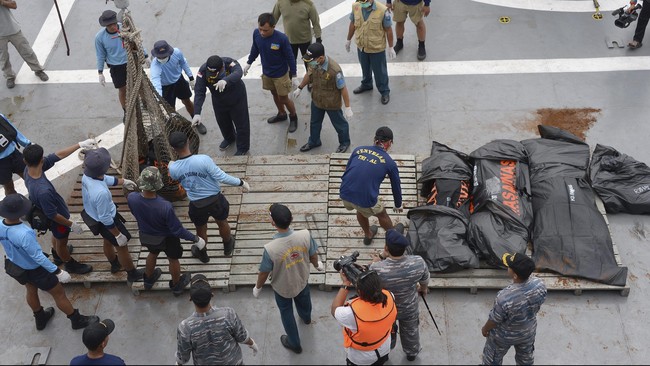 Kecepatan Indonesia dalam menemukan serpihan dan korban AirAsia QZ8501 menjadi catatan prestasi tersendiri. Basarnas menegaskan telah bertindak profesional.