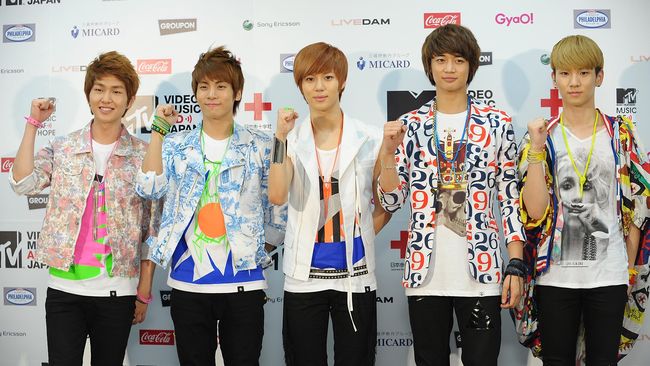 Di YouTube, video musik boy band SHINee ditonton oleh 9,3 juta orang, sementara video musik BoA ditonton oleh 5,5 juta orang.