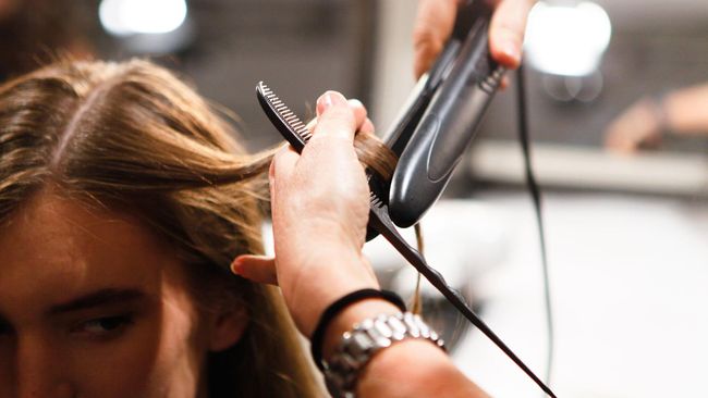 Penelitian membuktikan bahwa pekerja di salon-salon kecantikan berisiko tinggi untuk mengalami masalah kesehatan.