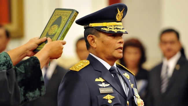 Jaksa KPK memanggil Kepala Staf Angkatan Udara Agus Supriatna untuk hadir dalam persidangan kasus dugaan korupsi pembelian Helikopter Agusta Westland (AW)-101.
