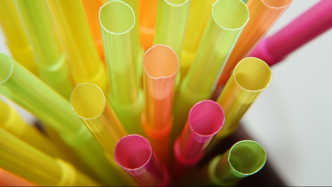 Taiwan melarang sedotan plastik digunakan di restoran mulai tahun depan, dan larangan menyeluruh atas barang plastik sekali pakai pada 2030.