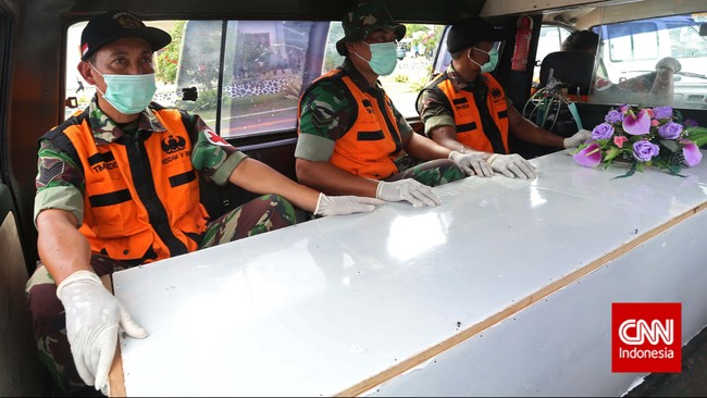 Saat ini masih ada sekitar 12 jenazah lainnya yang masih menjalani proses identifikasi oleh tim DVI dari dalam dan luar negeri.