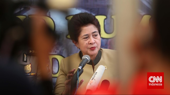 Kementerian Kesehatan didesak untuk menghapus praktik sunat perempuan karena dinilai berdampak buruk pada kesehatan, dan berujung pada kematian.