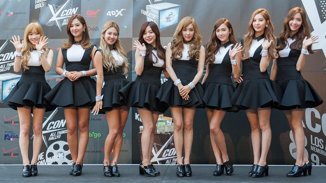 Tiffany memasang foto selfie bersama rekan satu grupnya saat tampil di Jepang, dengan keterangan 'Babes,' emoji hati, dan bendera Jepang.