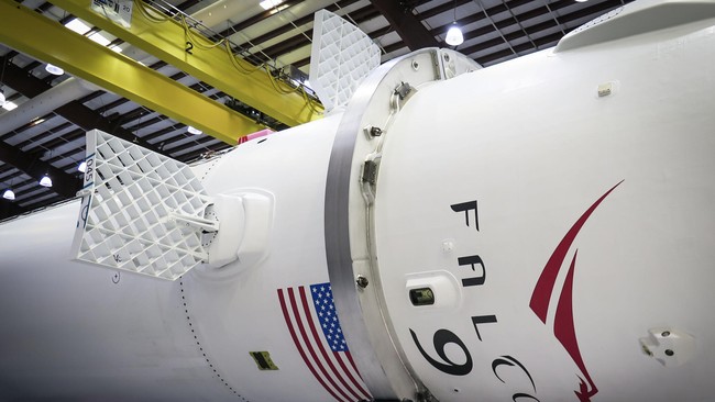 Wahana ruang angkasa yang diterbangkan SpaceX ini punya misi ilmiah dan misi rahasia lain yang enggan dibocorkan pihak militer AS.