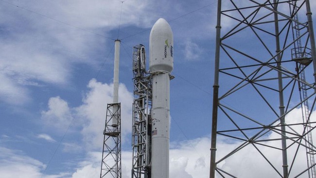 SpaceX tengah menyiapkan rencana untuk menempatkan sebuah satelit yang bisa menyediakan akses internet ke planet di sekitarnya yang akan meluncur di awal 2018.