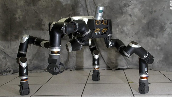 NASA sedang mengembangkan robot tanggap bencana yang dapat bergerak lincah, bisa jalan di reruntuhan, dibekali kamera, hingga memungut puing-puing.
