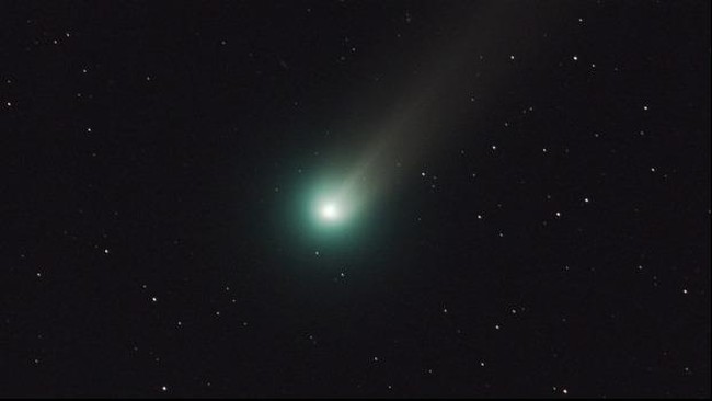 NASA memastikan besok (10/2) akan ada fenomena di mana langit dihiasi gerhana bulan, 'bulan salju', dan komet hijau secara bersamaan.