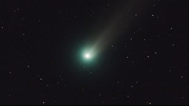 Rare Monster Comet Approaching Earth