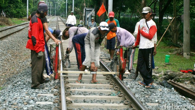 Menteri Perhubungan Ignasius Jonan mengatakan dibutuhkan dana sebesar Rp 20 triliun untuk menyambungkan jalur kereta api di Sumatera.