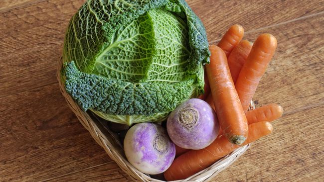 Orang Indonesia Masih Kurang Makan Sayur dan Buah 25 Januari setiap tahunnya diperingati sebagai Hari Gizi Nasional. Sayangnya, data terbaru menunjukkan orang Indonesia kurang makan sayuran dan buah.