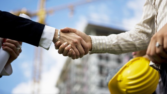 Pemerintah harus bisa mendesain kebijakan investasi yang lebih kondusif dengan sistem yang sederhana dan memberikan kepastian usaha untuk investasi asing.