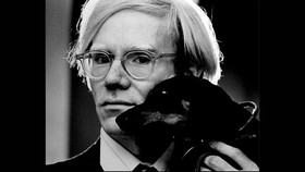Dua Lukisan Andy Warhol yang Dicuri Dikembalikan ke Polisi AS