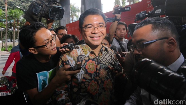 Realisasi investasi langsung  pada 2014 mencapai Rp 463,1 triliun, meningkat 16,2 persen dibandingkan dengan periode sebelumnya  Rp 398,6 triliun.
