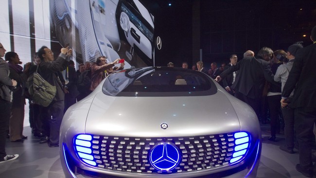 Mercedes-Benz berencana membangun setidaknya enam, atau mungkin sembilan, mobil listrik sebagai dorongan menyaingi Tesla dan pemain lainnya.