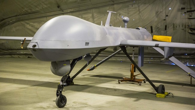 Dua drone jatuh di dekat markas Hizbullah, Beirut, Lebanon, Minggu (25/8), tak lama setelah serangan udara Israel ke Suriah.