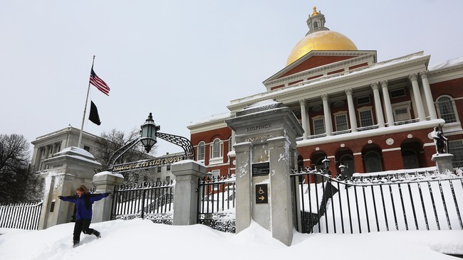 Kapsul waktu yang ditanam oleh sejumlah pendiri Amerika Serikat dan ditanam di batu gedung DPR negara bagian Massachussets untuk pertama kali akan dibuka.