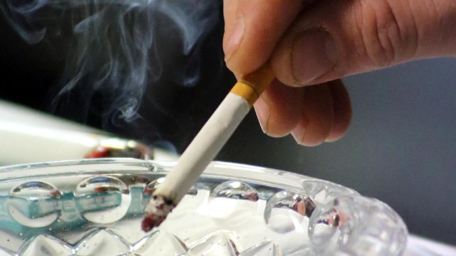 Pengamat menilai cukai rokok memang harus naik, namun jangan berlindung di balik alasan demi menekan prevalensi merokok, utamanya kalangan muda.