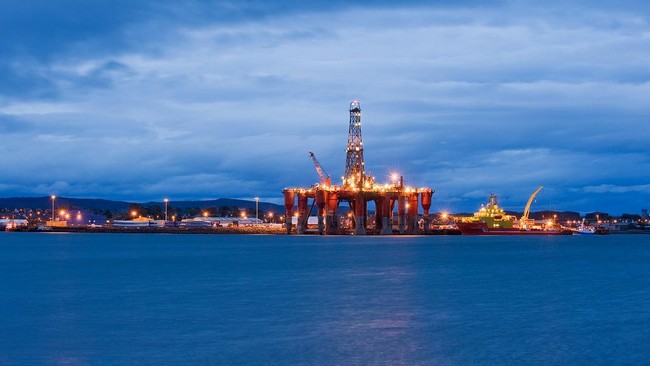 Harga saham perusahaan energi menopang penguatan bursa saham di Amerika Serikat seiring dengan membaiknya harga minyak mentah dunia.