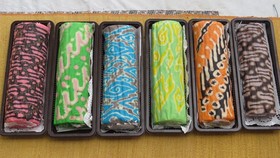 Menikmati Batik dari Sepotong Bolu Gulung