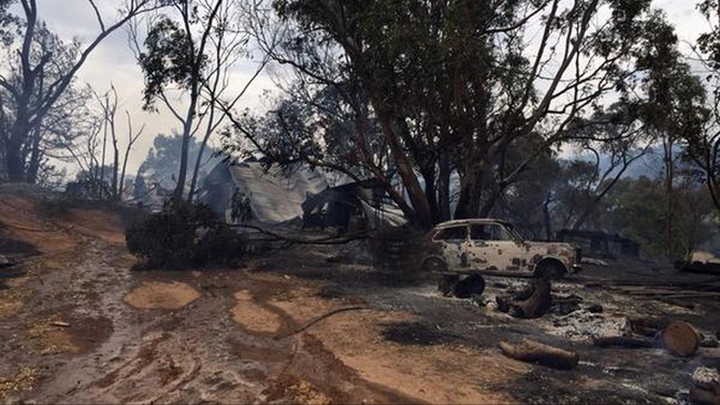 Australia Barat dilanda kebakaran terburuk dalam 30 tahun terakhir yang telah melanda 12 ribu hektar lahan dan setidaknya 26 rumah dan puluhan gedung.