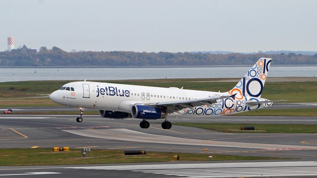 Sebanyak dua orang ditemukan meninggal dunia di kompartemen roda pendaratan pesawat JetBlue usai mendarat di Bandara Internasional Fort Lauderdale-Hollywood.