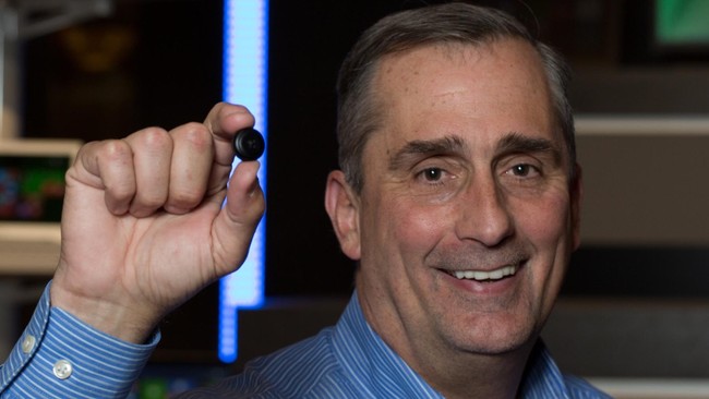 Dalam ajang tahunan Consumer Electronic Show (CES) 2015, Intel memperkenalkan chipset terbaru dengan ukuran sebesar kancing kemeja.