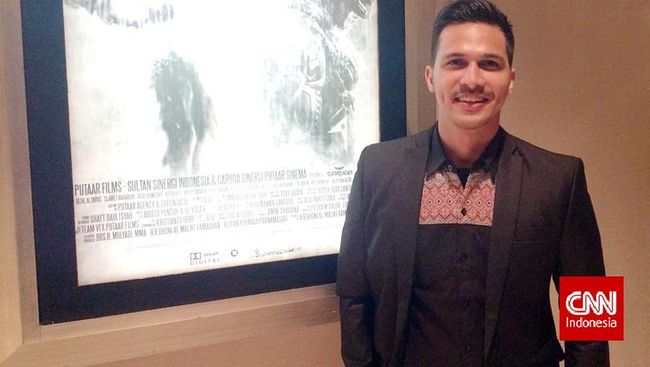 Sosok pahlawan super dalam film Garuda Superhero, adalah pewaris harta pengusaha kaya. Namun di dunia asli, pemerannya adalah seorang dokter nutrisi.
