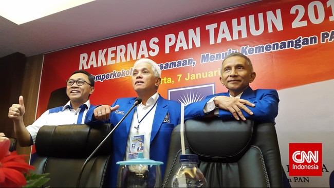 Sementara Amien Rais menyindir, mantan Ketua Umum PAN Soetrisno Bachir berharap Kongres IV PAN dapat berjalan adil, terutama saat pemilihan ketua.