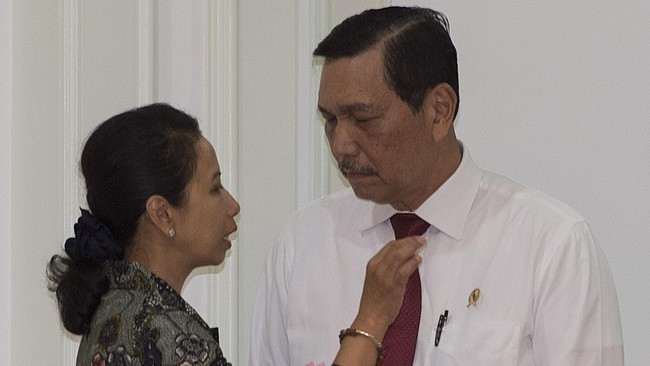 Luhut menilai tugas Staf Kepresidenan tak jauh beda dengan di dunia militer. "Kami perwira yang membantu komandannya," kata mantan anggota Kopassus itu.