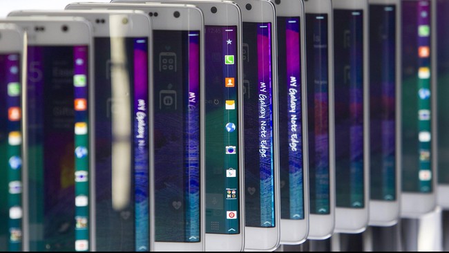 Hampir empat bulan setelah peluncuran perdananya, akhirnya Samsung resmi menjual Galaxy Note Edge di Indonesia. Harga yang dibanderol mencapai Rp 11 juta.