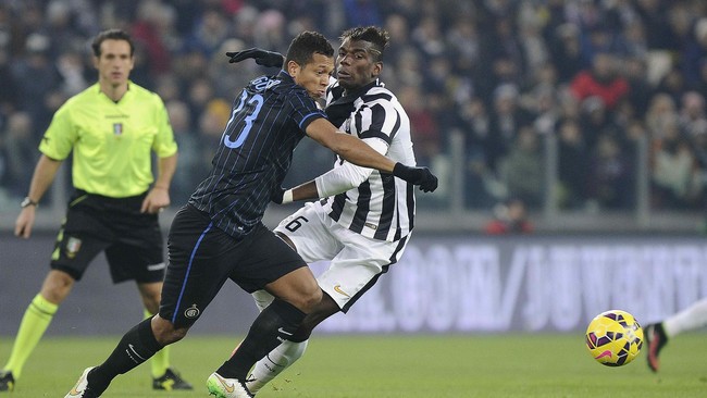 Gagal mendapatkan Julian Draxler, Juventus rekrut gelandang veteran Brasil, Hernanes, untuk mengisi posisi yang ditinggal Andrea Pirlo di lapangan tengah.