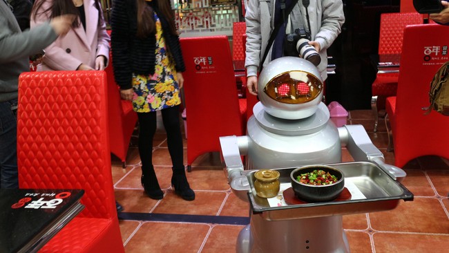 Tim peneliti dari Universitas Hertfordshire telah mengembangkan purwarupa robot sosial bernama Care-O-bot 3. Robot yang punya emosi, dan daya ingat.