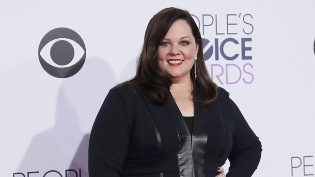 Aktris Melissa McCarthy terlihat lebih kurus dan wajahnya lebih cerah. Apa rahasia penurunan berat badannya?