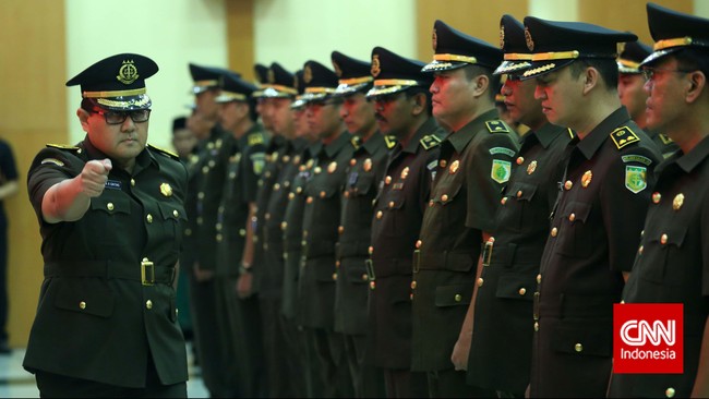 Kejaksaan Agung menjagokan lima orang jaksa untuk jadi pimpinan KPK. Namun baru dua jaksa yang mendaftarkan diri ke Panitia Seleksi Capim KPK.