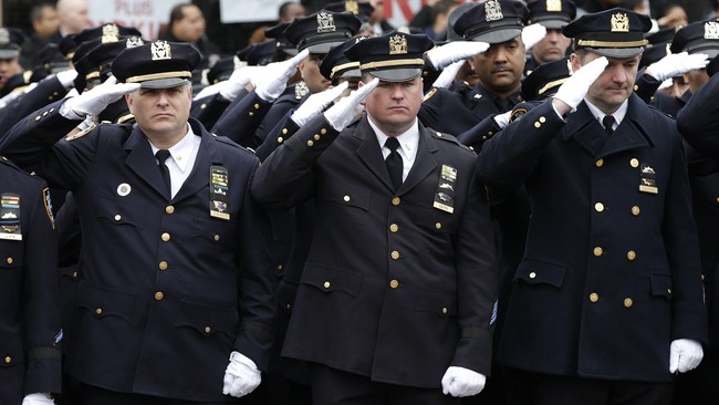 Penurunan jumlah penangkapan oleh polisi di kota New York, AS, membuat bisnis pengacara untuk lalu lintas dan perusahaan pemberi jaminan pun turun.