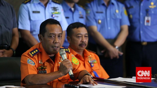 Kepala Basarnas FHB Soelistyo mengatakan operasi pencarian korban AirAsia QZ8501 tidak dihentikan melainkan ditunda agar tim melakukan pembekalan ulang.