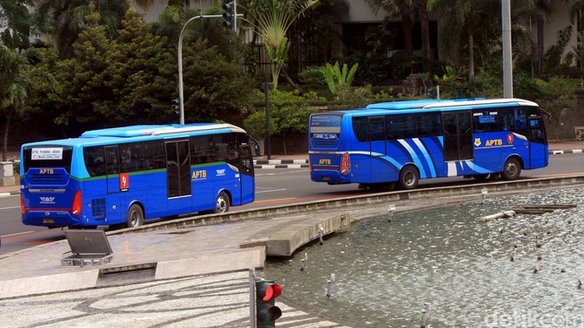 APTB diputuskan berada di bawah pengelolaan PT Tranjakarta. Dalam melayani penumpang, APTB harus menyesuaikan dengan standar Transjakarta.