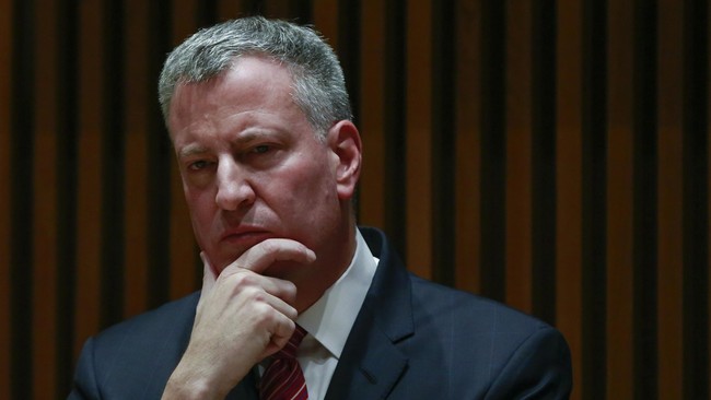 Walikota New York Bill de Blasio bersumpah melindungi para imigran di kota itu dari ancaman deportasi yang diusung presiden terpilih AS Donald Trump.