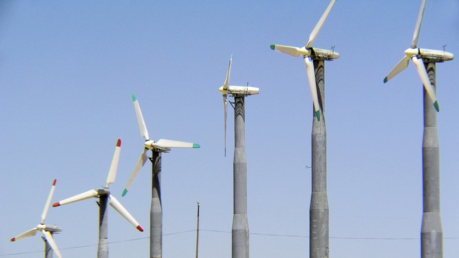 Bauran Energi Baru Terbarukan (EBT) Indonesia pada 2023 baru mencapai 12,3 persen. Jauh dari Malaysia, Vietnam apalagi India dan China.