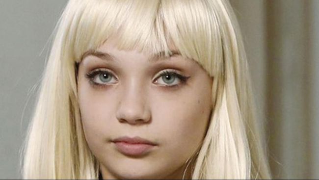 Penari Maddie Ziegler, yang selama ini menjadi 'miniatur' penyanyi Sia, kini siap merilis buku dan film perdana.