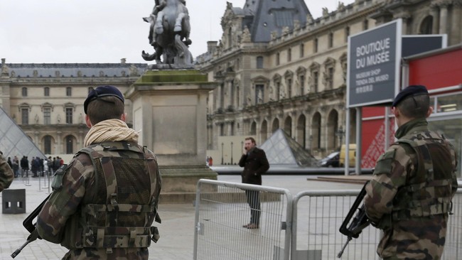 Kondisi membaik setelah diterjang peluru, pelaku penyerangan menggunakan golok di Museum Louvre masih belum mau bicara apa-apa.