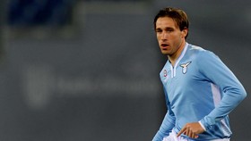 Lucas Biglia Tolak Manchester United