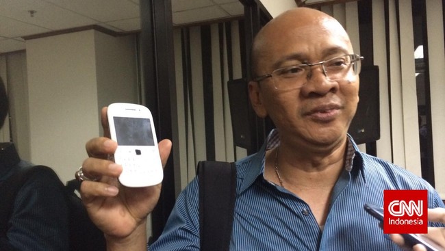 Muhtar didakwa telah berbohong dan mempengaruhi saksi lain saat pemeriksaan kasus suap Akil. Dia diduga ingin menghilangkan jejak dalam kasus suap Pilkada.