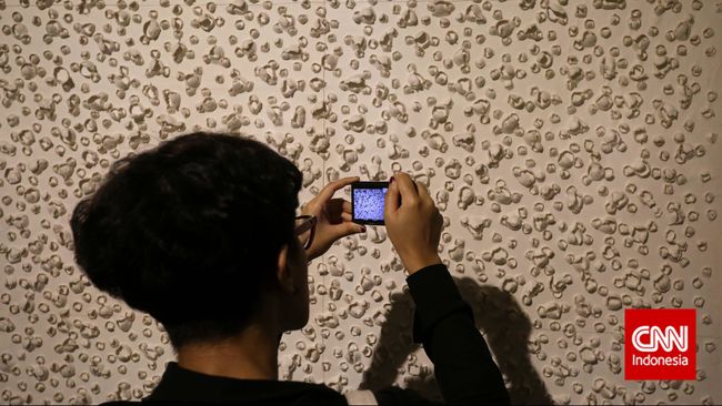 Fotografer fesyen Raphael Mazzucco memamerkan koleksi gambar-gambar cantiknya yang dituangkan dalam kanvas.