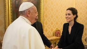 Angelina Jolie Temui Paus Fransiskus di Vatikan