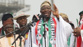 Bom Mobil Nyaris Tewaskan Presiden Nigeria