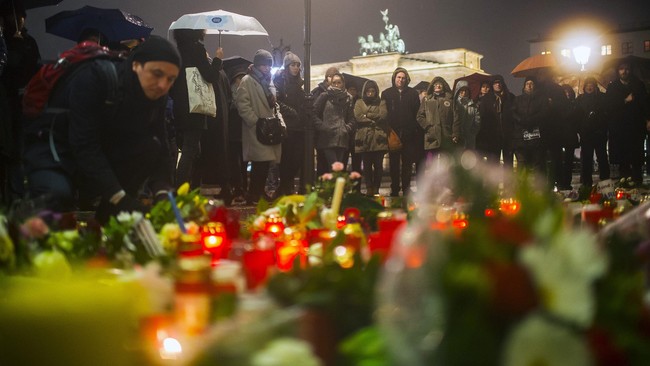 Google memberikan sumbangan Rp 3,8 miliar agar majalah mingguan Charlie Hebdo bisa terus terbit.