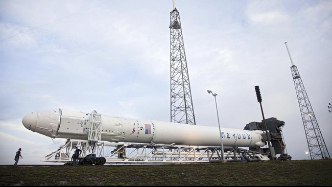 Elon Musk yang sering disebut juga 'Tony Stark' mengatakan bahwa roket tersebut dapat digunakan kembali oleh manusia untuk menjajah Planet Mars.